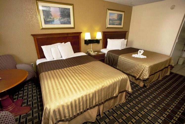 DOUBLE TWO QUEEN BEDS Room