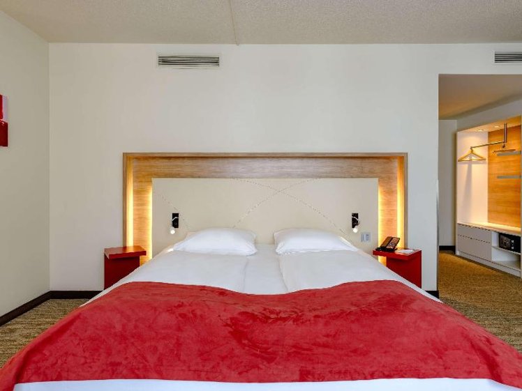 DOUBLE KING SIZE BED Room