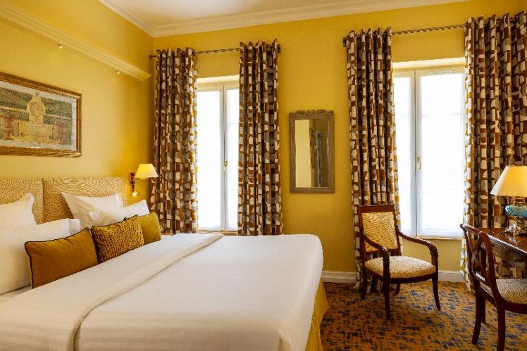 Room CONNECTING ROOM Room