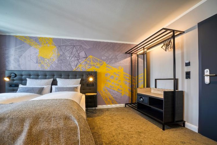 DOUBLE KING SIZE BED Room