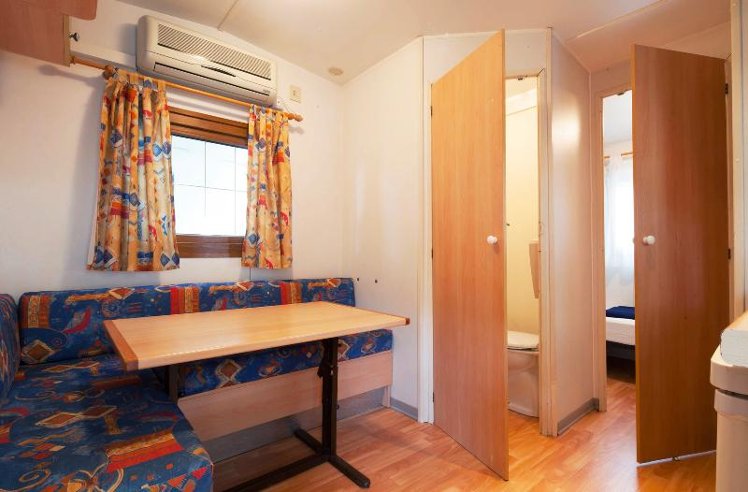 MOBILE HOME TWO BEDS Room