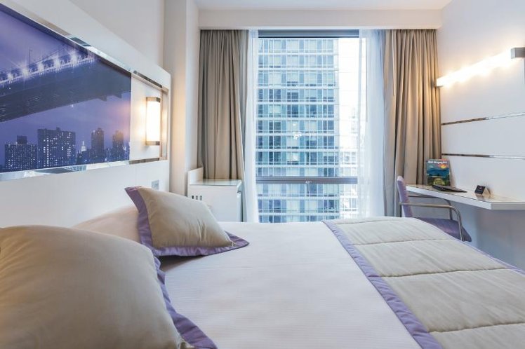 DOUBLE DELUXE KING BED Room