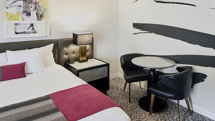DOUBLE DELUXE KING BED Room