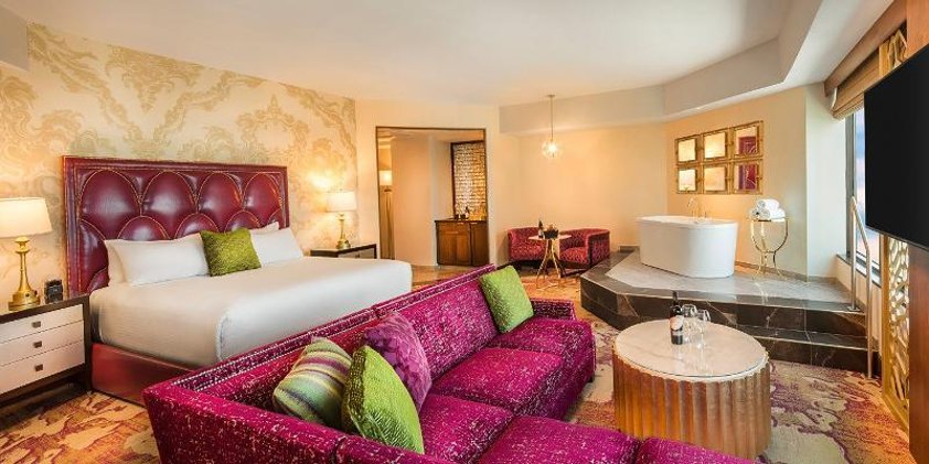 SUITE CLASSIC KING BED Room