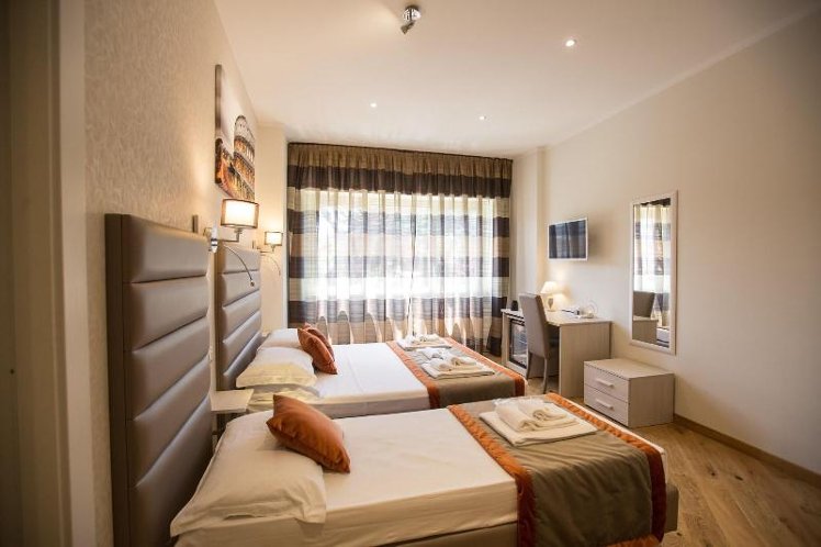 TRIPLE COMFORT Room