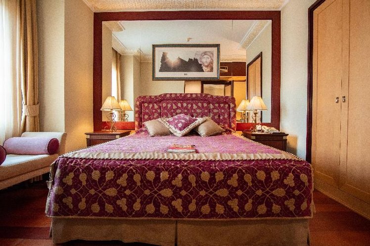 DOUBLE STANDARD Room
