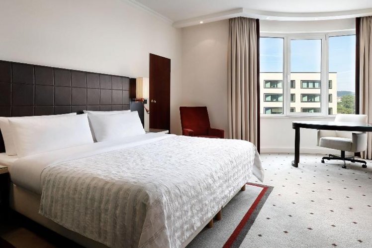DOUBLE SUPERIOR KING BED Room