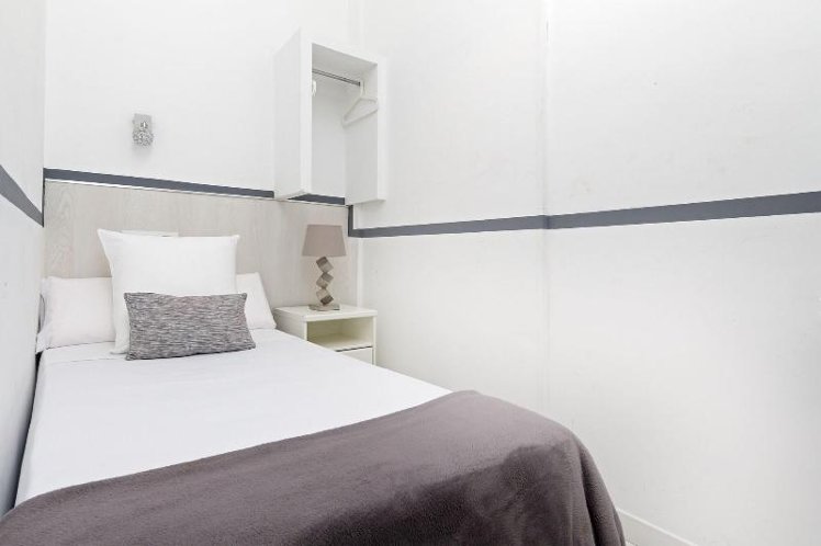 Hostal Gran Via 63 Rooms