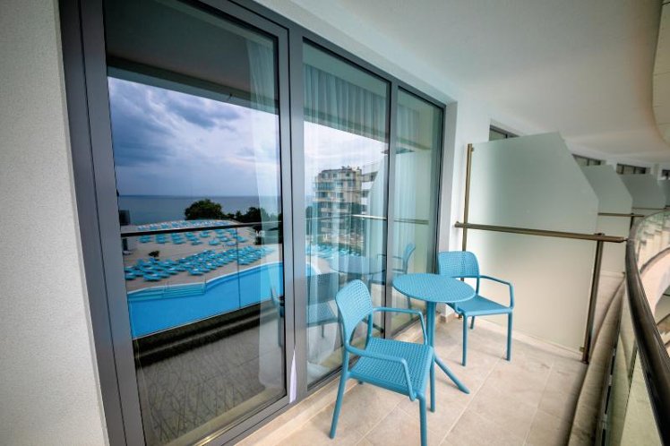 TWIN SIDE SEA VIEW Room