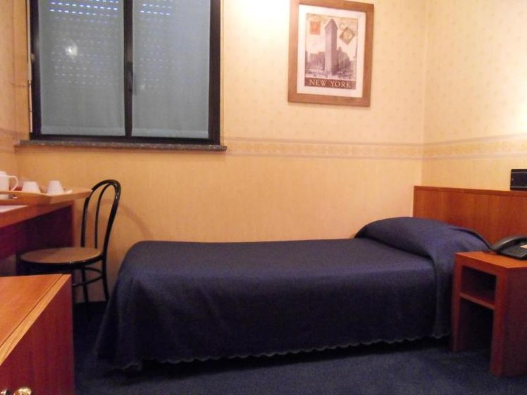 SINGLE STANDARD Room