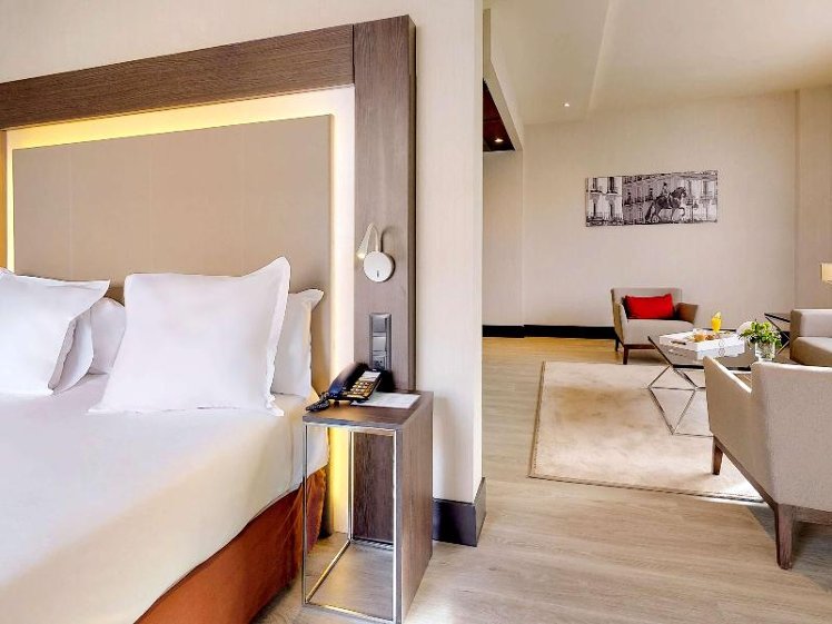 SUITE SUPERIOR KING BED Room