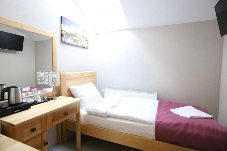 SINGLE BASIC Room