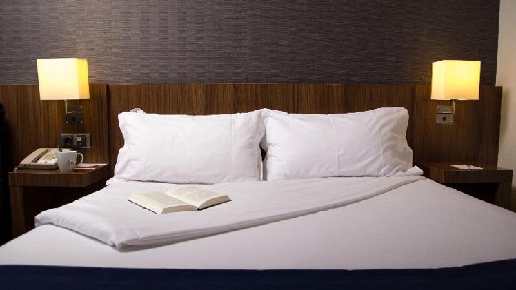 DOUBLE QUEEN SIZE BED Room