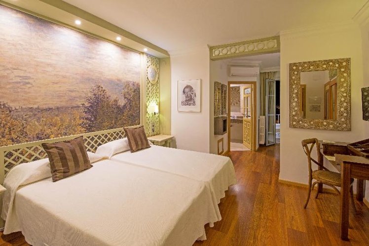 TRIPLE SUPERIOR Room