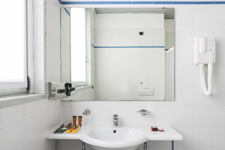 SINGLE STANDARD Room