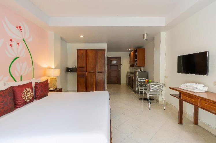 DOUBLE POOL VIEW Room