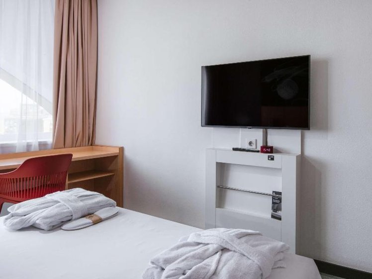 DOUBLE PREMIUM KING BED Room
