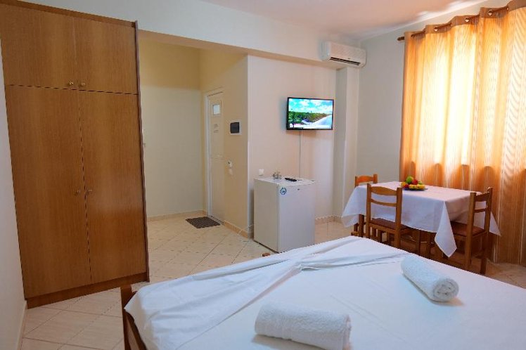 DOUBLE ONE BEDROOM ONE BATHROOM Room