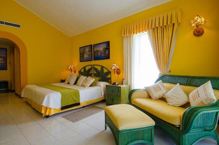 TRIPLE STANDARD Room