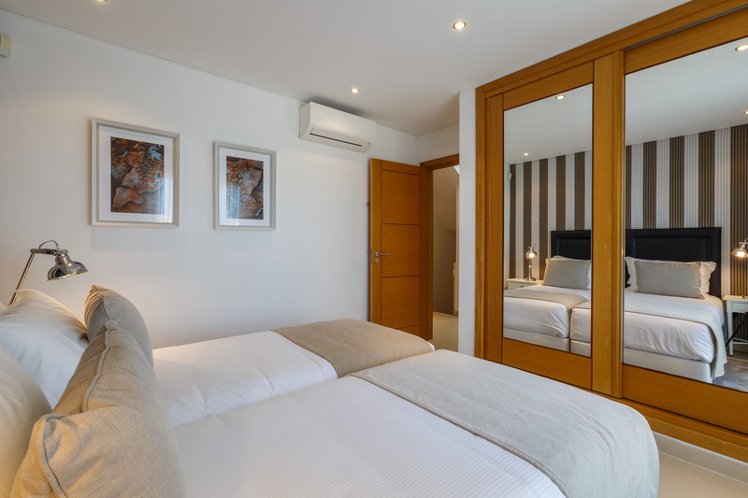 TOWNHOME THREE BEDROOMS Room