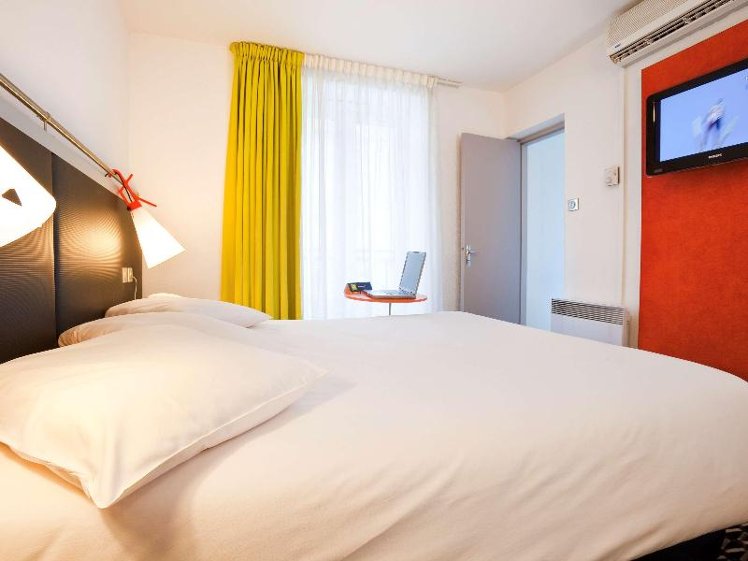 DOUBLE WITH DOUBLE BED Room