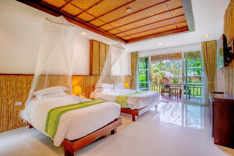 TRIPLE PREMIER Room