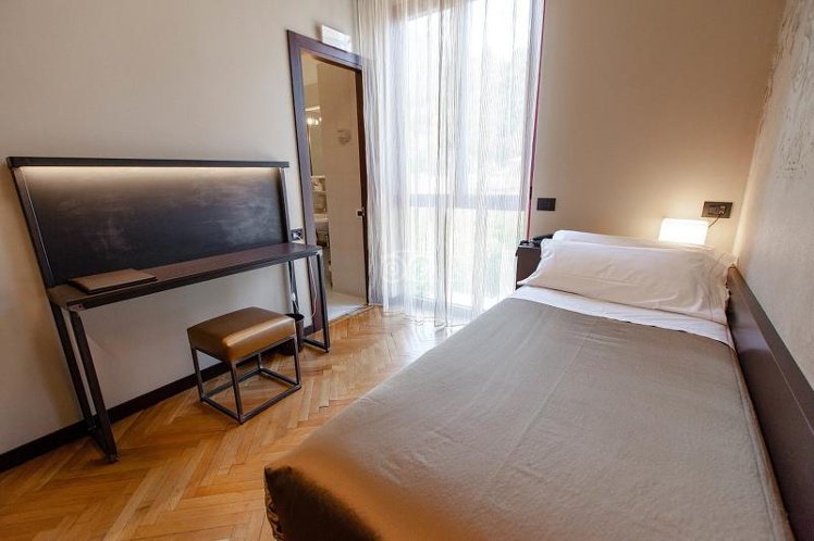 SINGLE STANDARD Room