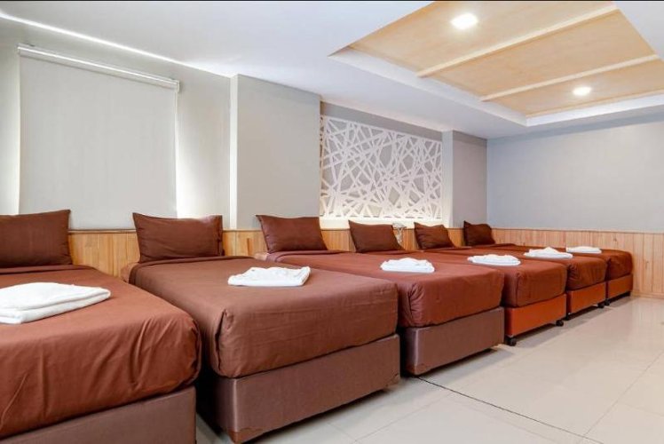 FAMILY ROOM CAPACITY 6 Room