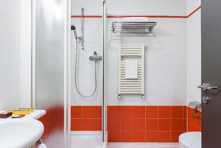 SINGLE STANDARD Room