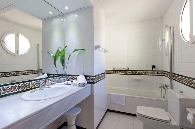 TRIPLE STANDARD Room