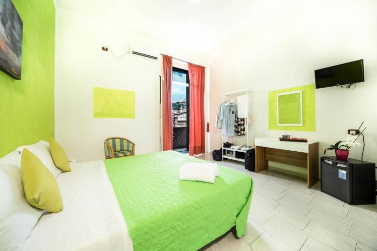 TRIPLE STANDARD Room