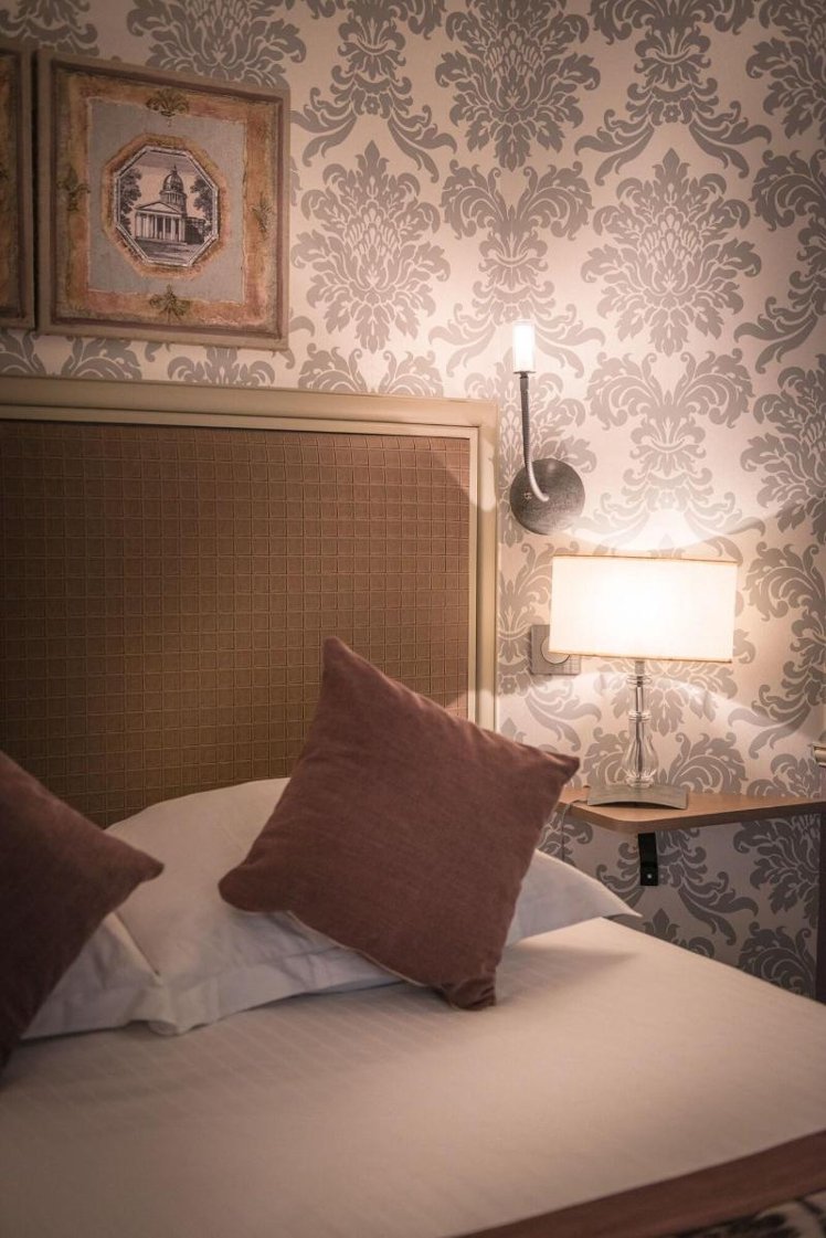 JUNIOR SUITE QUEEN SIZE BED Room