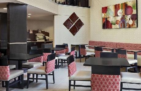 Holiday Inn Express Naples Downtown 5th Avenue, an IHG Hotel