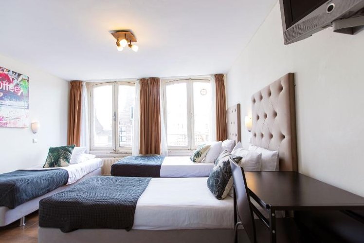 TRIPLE STANDARD Room