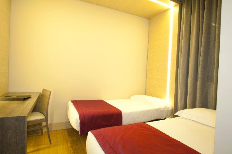 TRIPLE STANDARD Room