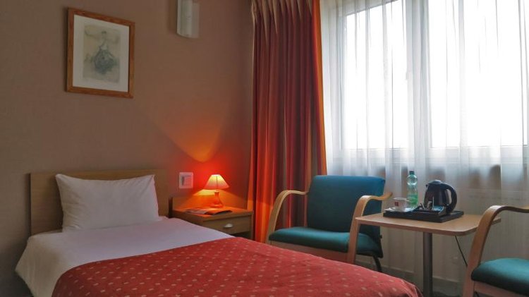 SINGLE STANDARD Room