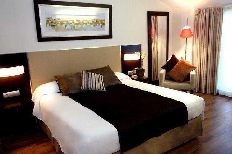 TRIPLE STANDARD Room