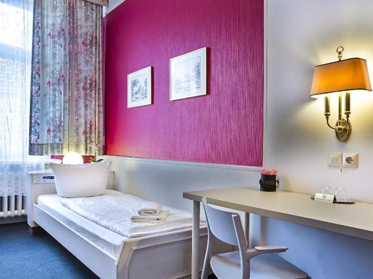 SINGLE STANDARD Room