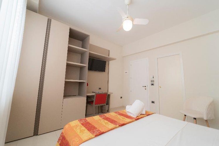 TRIPLE STANDARD Room