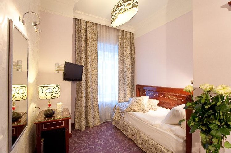 SINGLE STANDARD Room
