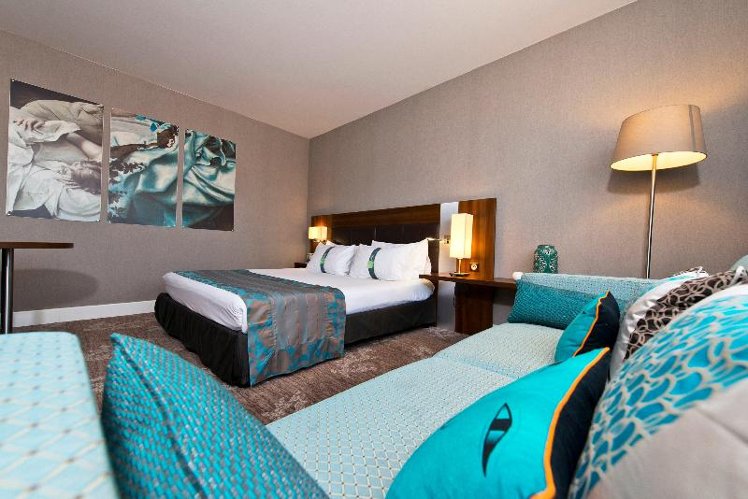 DOUBLE KING SIZE BED Room