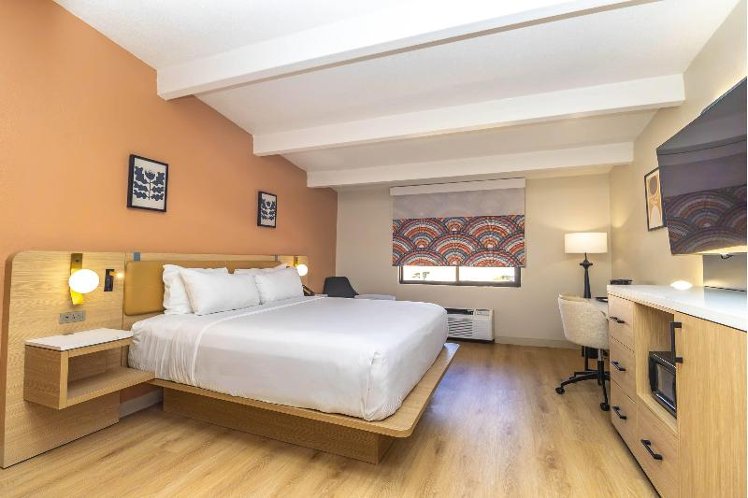 DOUBLE KING SIZE BED Room