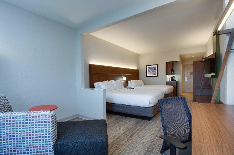 Room TWO QUEEN BEDS Room