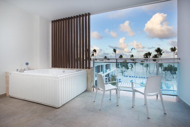 SUITE DELUXE WITH JACUZZI Room