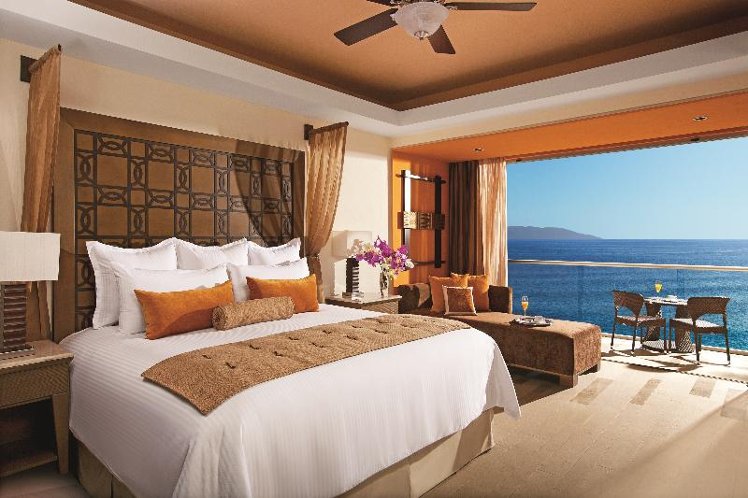 JUNIOR SUITE CLUB OCEAN VIEW Room