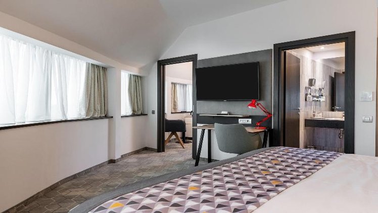 SUITE CITY VIEW KING BED Room