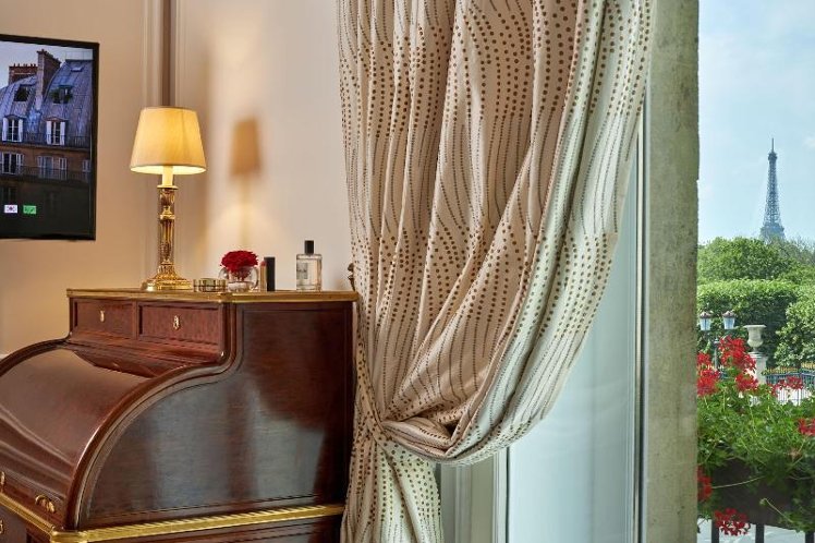 SUITE KING SIZE BED Room