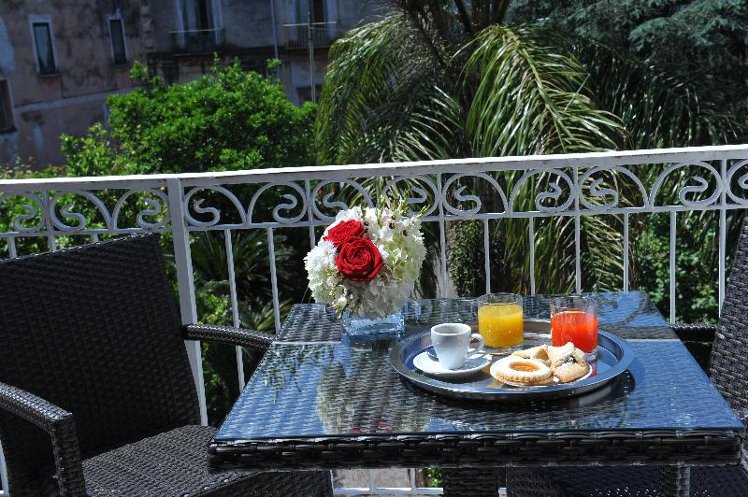 QUADRUPLE GARDEN VIEW Room