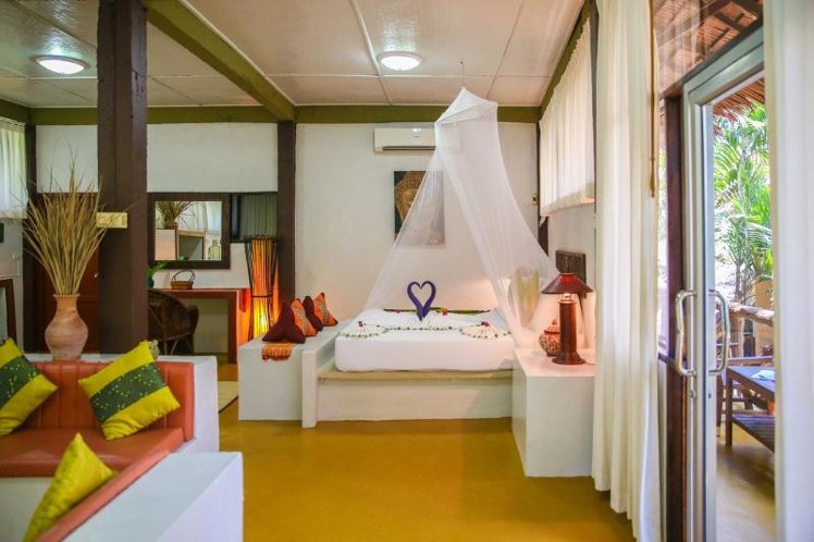 STUDIO QUEEN SIZE BED Room