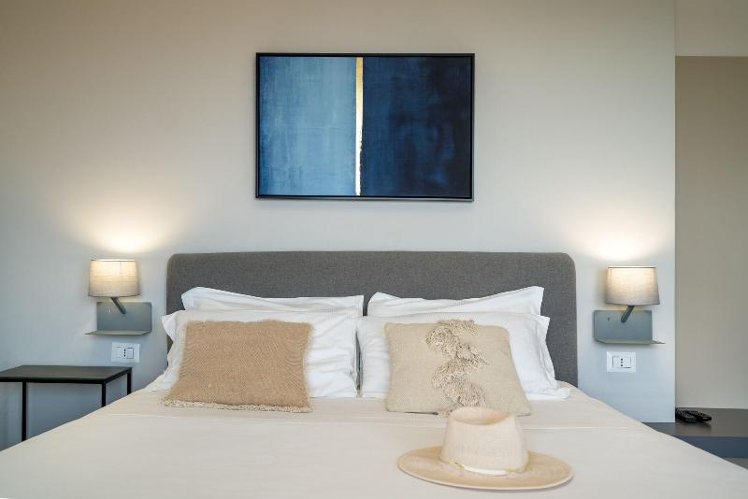 DOUBLE QUEEN SIZE BED Room
